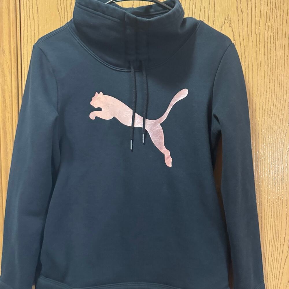 Puma sweatshirt size Small ❤️